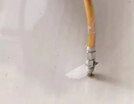 霍城瓷砖空鼓维修公司专业解答在瓷砖铺贴过程中，如果使用的砂料过粗（如全部使用了粗砂），可能会导致以下问题